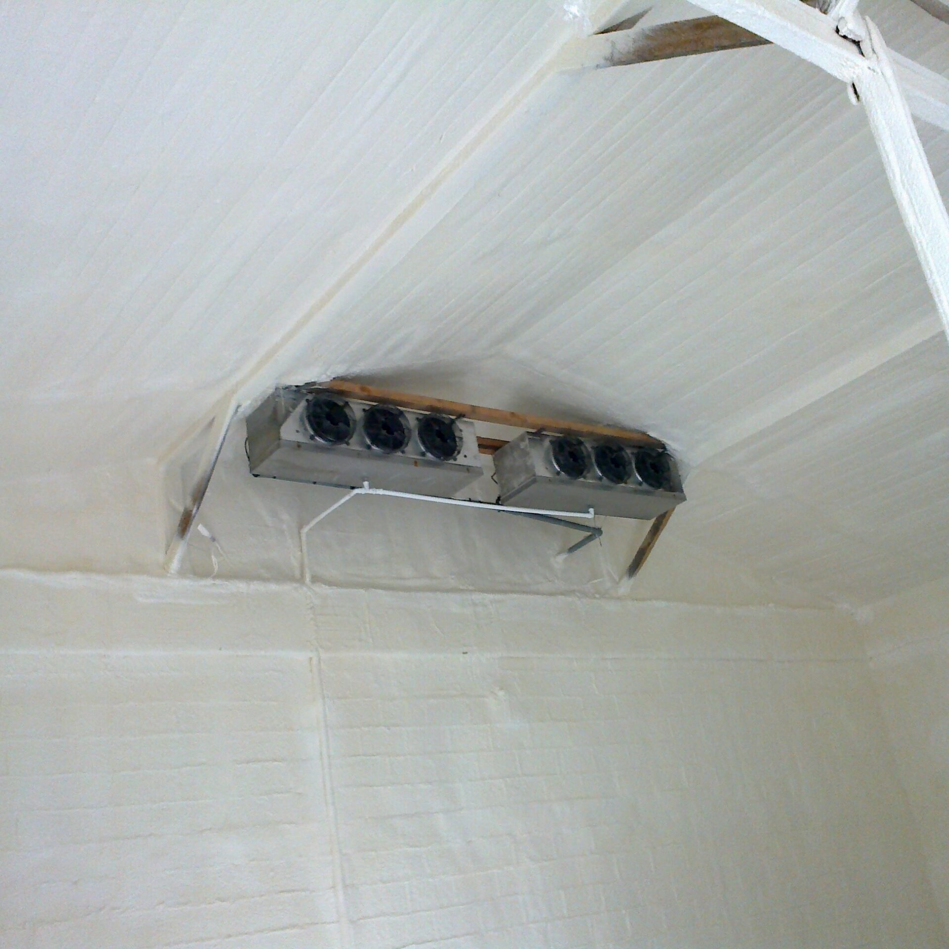 ocieplanie pianką poliuretanową kazimierza wielka